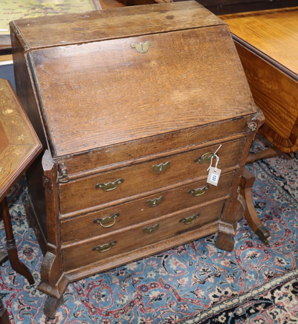 A small 18th century Dutch oak bureau, W.69cm, D.42cm, H.84cm